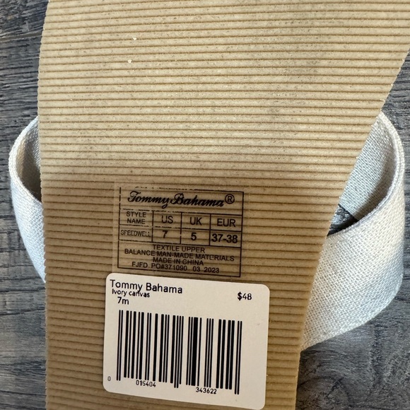 SOLD Tommy Bahama Ivory Canvas Sandals NWT - Picture 4 of 4